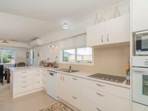Greenside Getaway - Whangamata Holiday Home