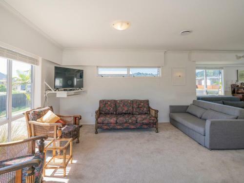 Greenside Getaway - Whangamata Holiday Home