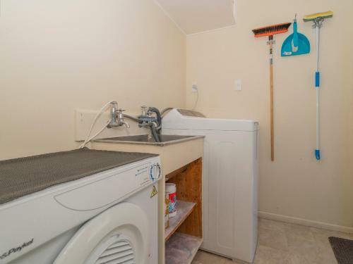 Greenside Getaway - Whangamata Holiday Home