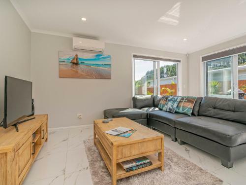 Modern Beach Pad - Whitianga Holiday Home
