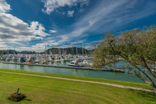 Sunny Marina - Marina Park Apartment