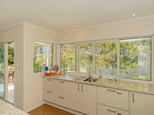 Pride On Puriri - Whitianga Holiday Home