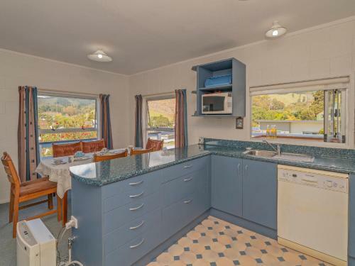 Scotts Base - Whiritoa Beach Holiday Home