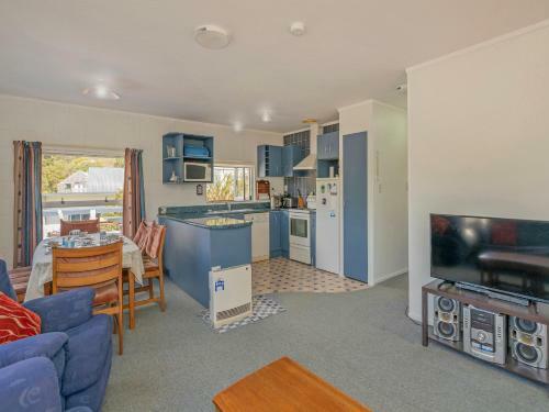 Scotts Base - Whiritoa Beach Holiday Home