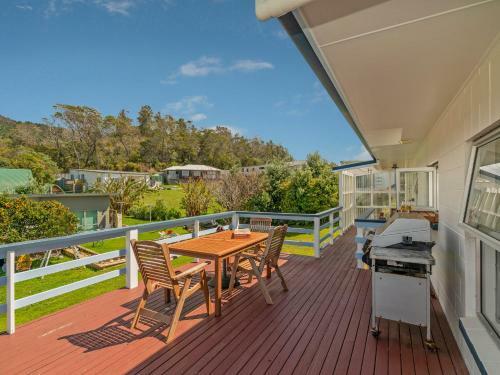 Scotts Base - Whiritoa Beach Holiday Home