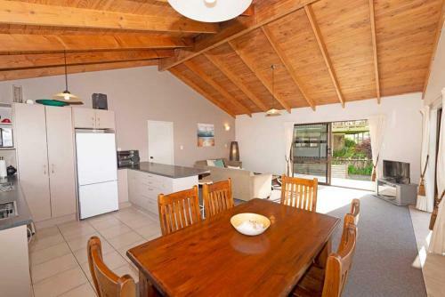 Holiday Bliss - Whitianga Bach