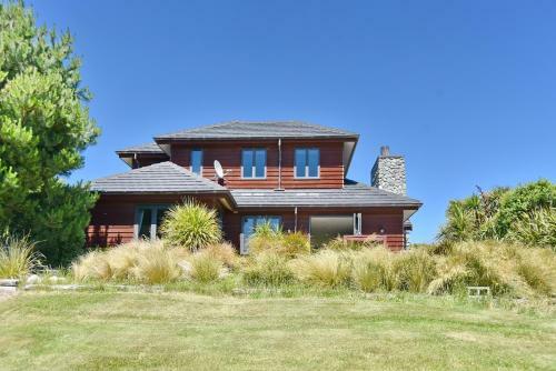 Cedarwood - Christchurch Holiday Homes