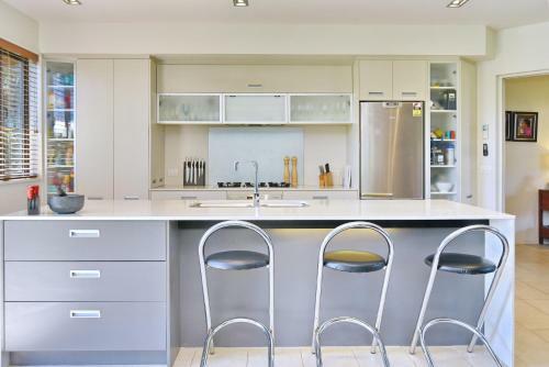 Cedarwood - Christchurch Holiday Homes