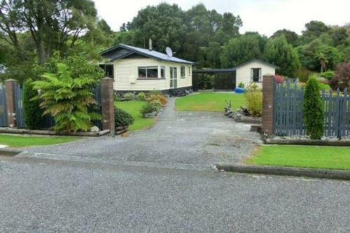Bed & Breakfast Little Paradise & Petting Farm