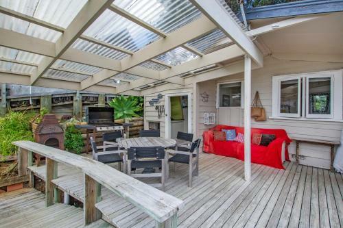 Hidden Cove Gem - Langs Beach Holiday Home