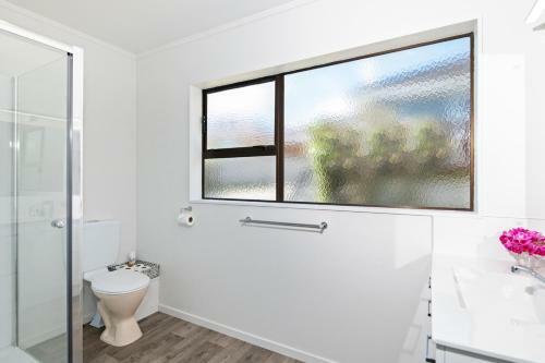 Mt Beach Retreat - Mt Maunganui Holiday Home