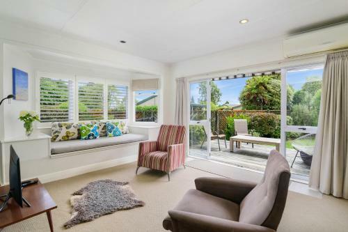 Moana Cottage - Rotorua Holiday Home
