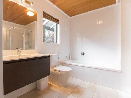 Central Southern Lakes - Queenstown Holiday Home