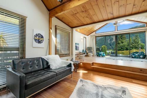 Sublime Escape - Queenstown Holiday Home
