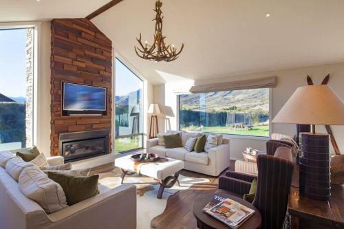 Luxury 5bdr Lodge - Ski, Golf & Relax In Style