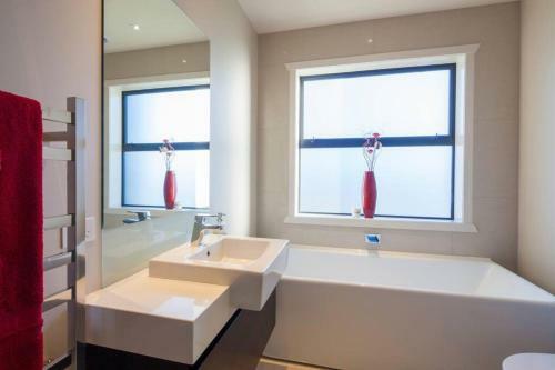 Luxury 5bdr Lodge - Ski, Golf & Relax In Style