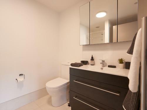 Absolute Lakefront - Queenstown Apartment