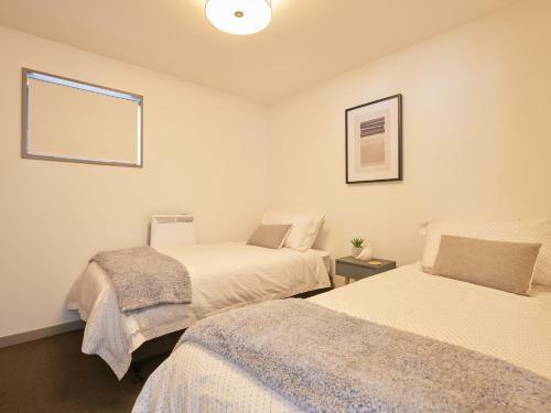 Absolute Lakefront - Queenstown Apartment