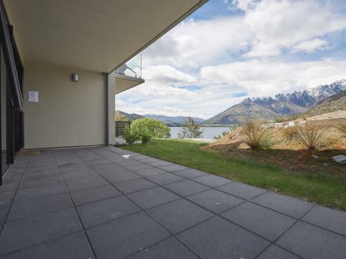 Absolute Lakefront - Queenstown Apartment