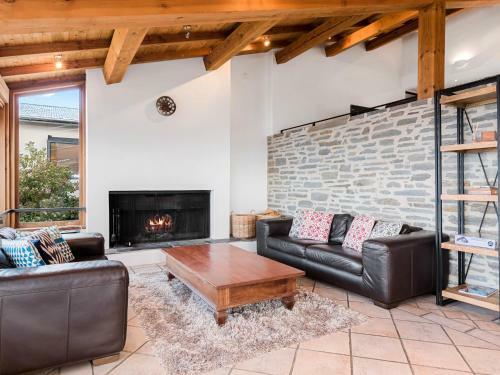 Vista Retreat - Queenstown Holiday Home