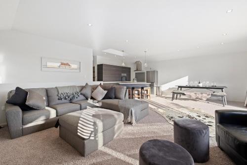 Cedar Lodge - Jacks Point Holiday Home