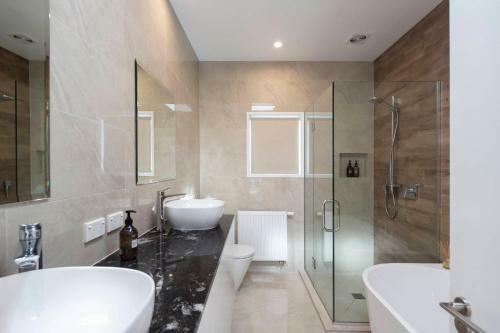 Mountain Vista - Recently Renovated Beautiful Home With Spa Pool