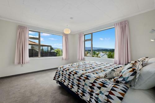 Half Mile Magic - Alexandra Holiday Home