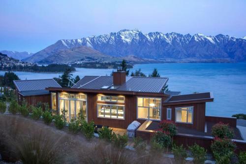 Matau Luxury Villa With Stunning Lake Views