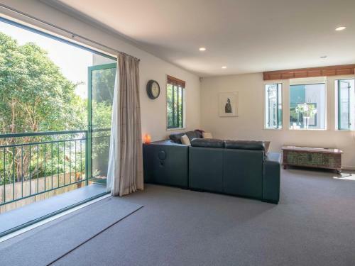Jolie - Akaroa Holiday Home