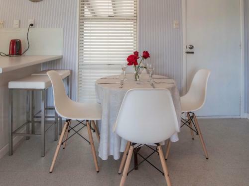 French Bay Views - Akaroa Holiday Home