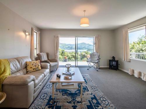 French Bay Views - Akaroa Holiday Home