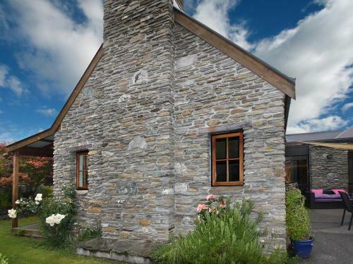 Maytime Cottage - Arrowtown Holiday Home