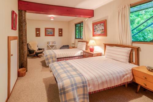 The Tree House - Akaroa Holiday Home