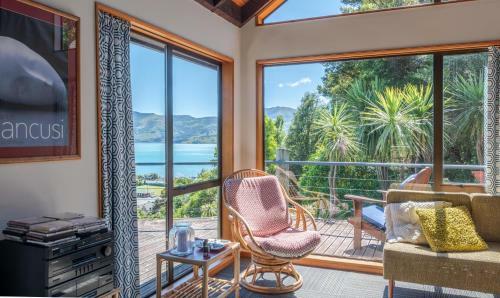 The Tree House - Akaroa Holiday Home