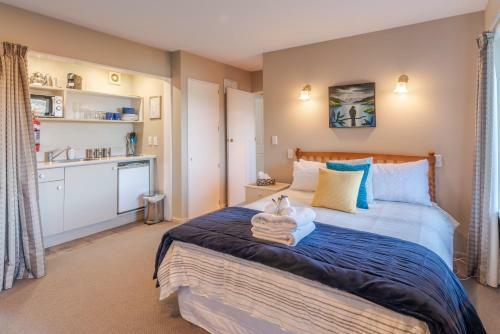Fantail Cottage - Akaroa Holiday Home