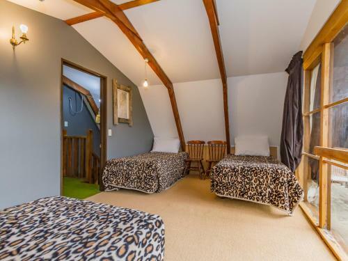 Cosy Warm Log Cabin - Ohakune Holiday Home