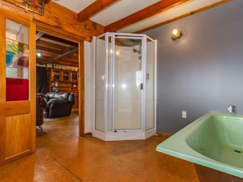 Cosy Warm Log Cabin - Ohakune Holiday Home