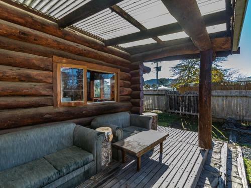 Cosy Warm Log Cabin - Ohakune Holiday Home