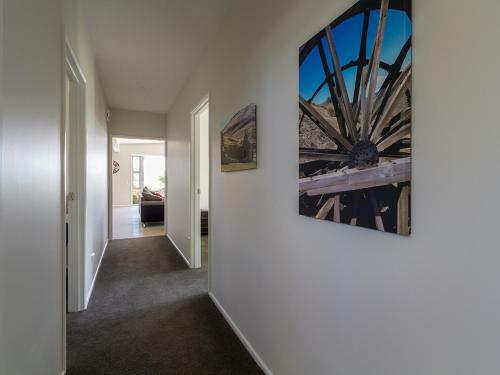 Sunhaven Lakeside - Cromwell Holiday Home