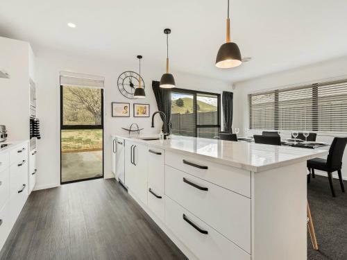 Modern Mount Pisa - Cromwell Holiday Home