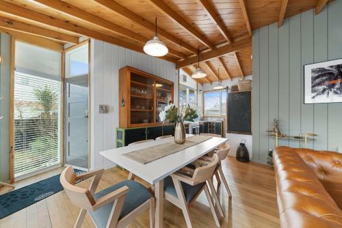 The Walnut Tree House - Martinborough Holiday Home