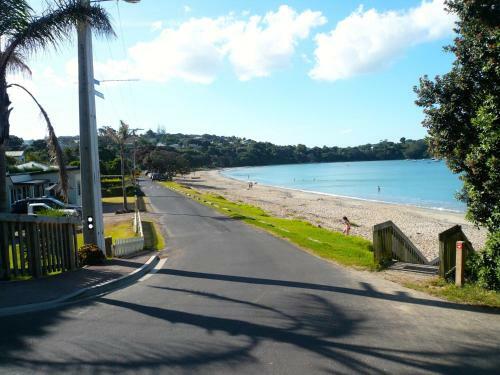 Ridge Cottage - Oneroa Holiday Home