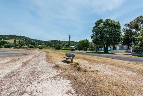 Number Six - Oneroa Holiday Home