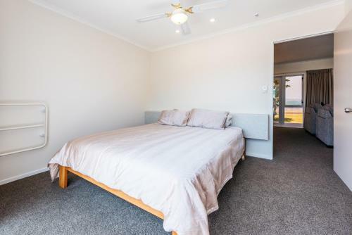 Number Six - Oneroa Holiday Home