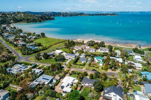 Number Six - Oneroa Holiday Home