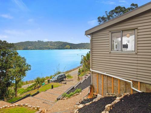 Beachfront Seclusion - Oneroa Holiday Home