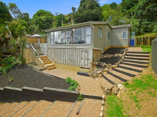 Beachfront Seclusion - Oneroa Holiday Home