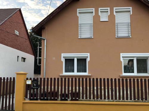 Krist�ly Apartmanh�z
