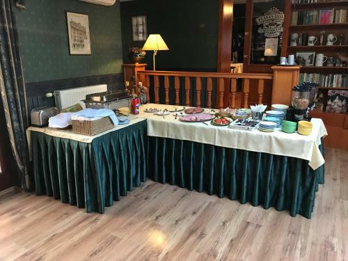 Plat�n Hotel & �tterem
