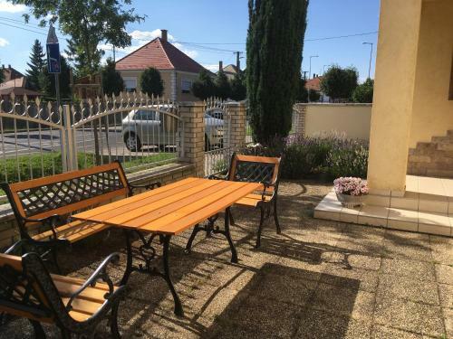 B�zsi Apartman